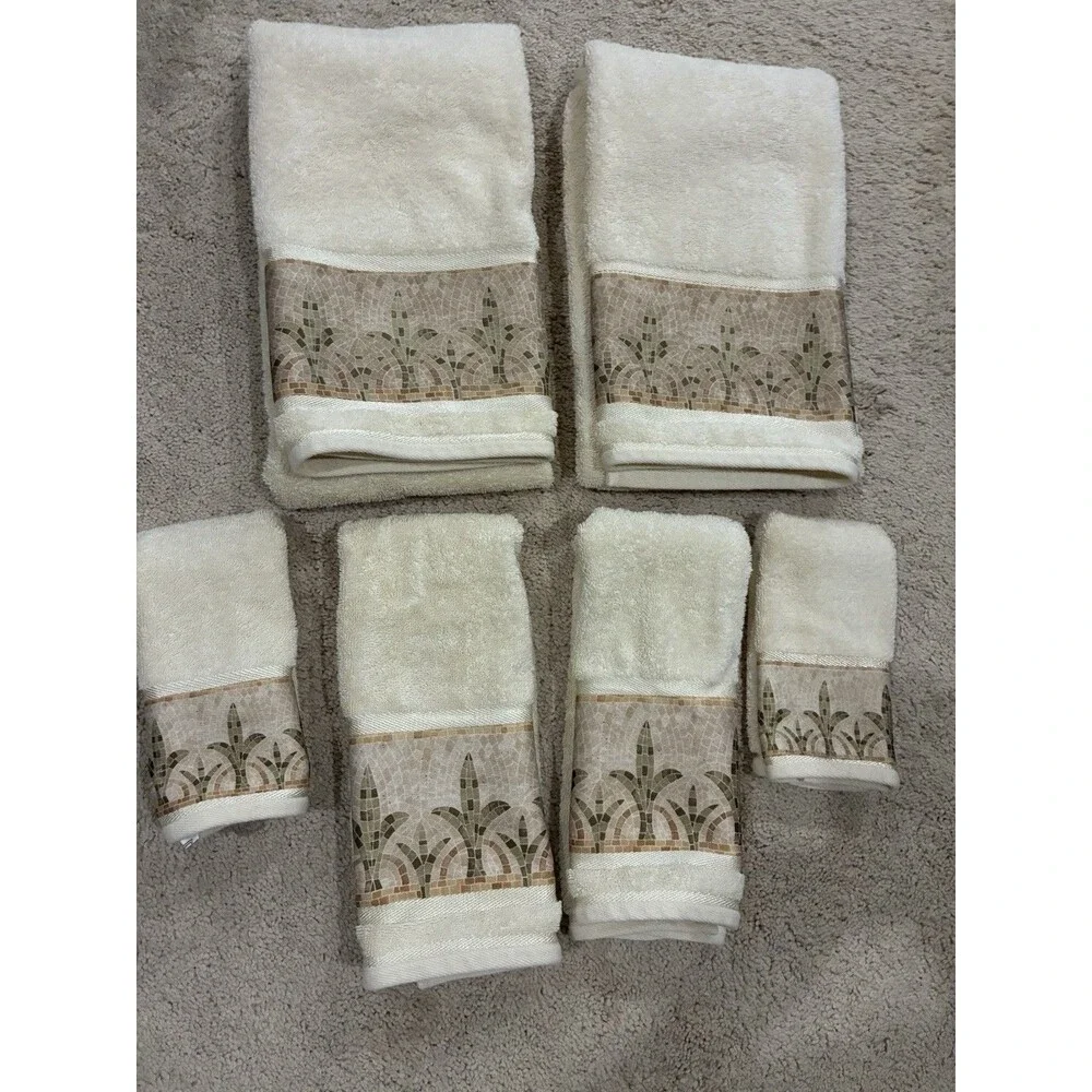 VINTAGE CROSCILL Torino Bath Towels Set